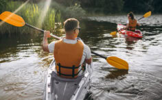 Plaukimas baidarėmis: kaip ši veikla stiprina kūną ir gerina bendrą savijautą